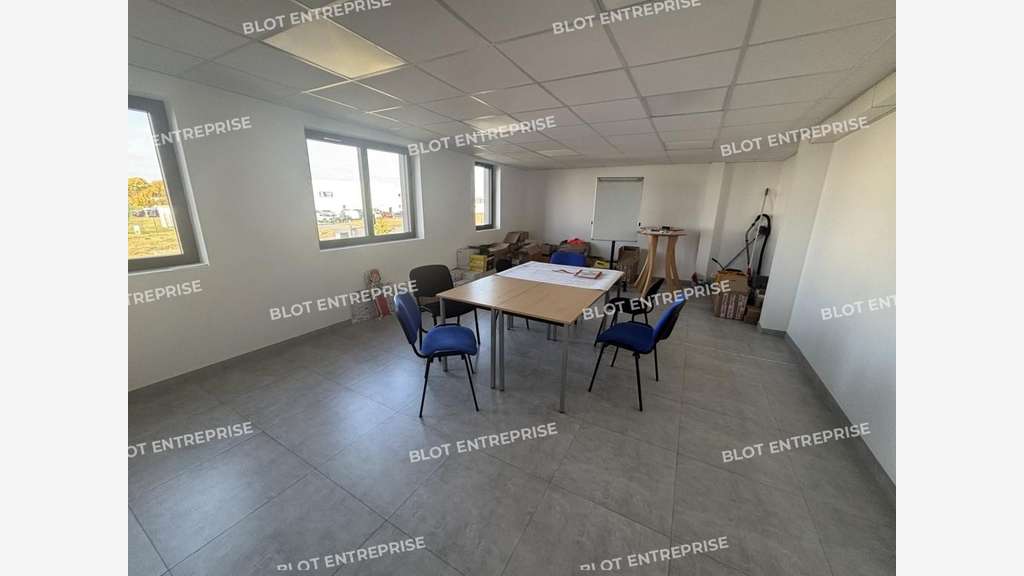 A vendre locaux d'activités 1007m² ZA Ancenis