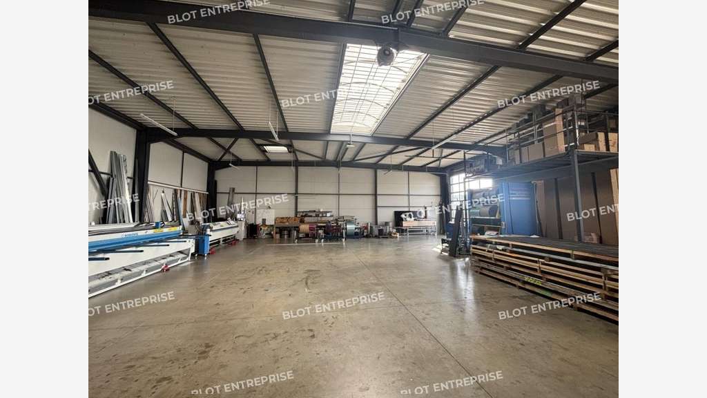 A vendre locaux d'activités 1007m² ZA Ancenis