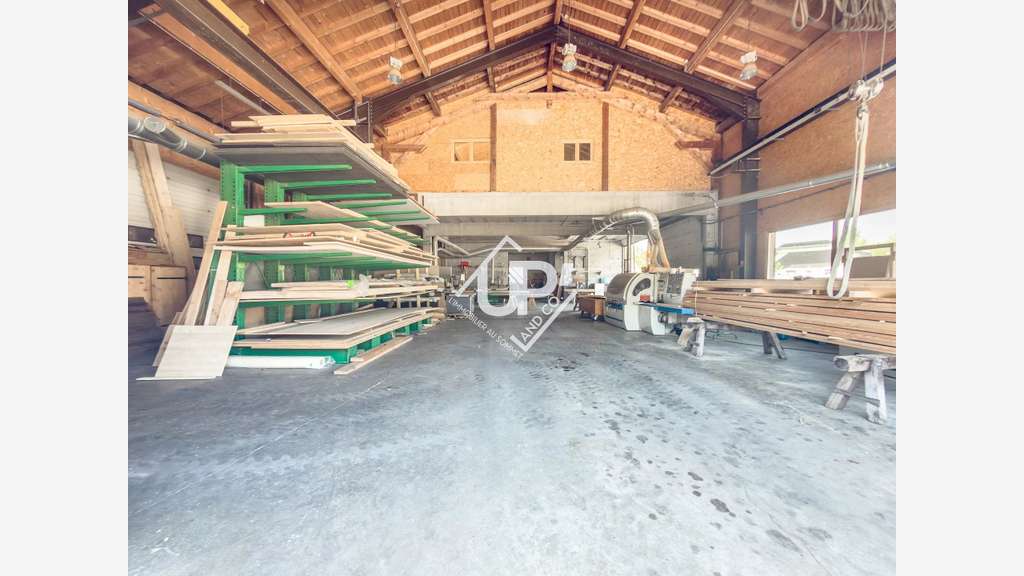 AV bâtiment ind. 992m² empl stratégique Arâches