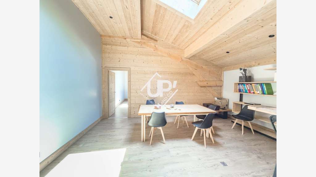 AV bâtiment ind. 992m² empl stratégique Arâches