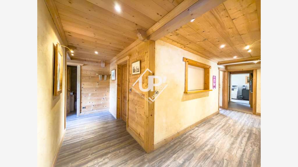 AV bâtiment ind. 992m² empl stratégique Arâches