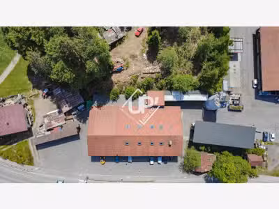 AV bâtiment ind. 992m² empl stratégique Arâches