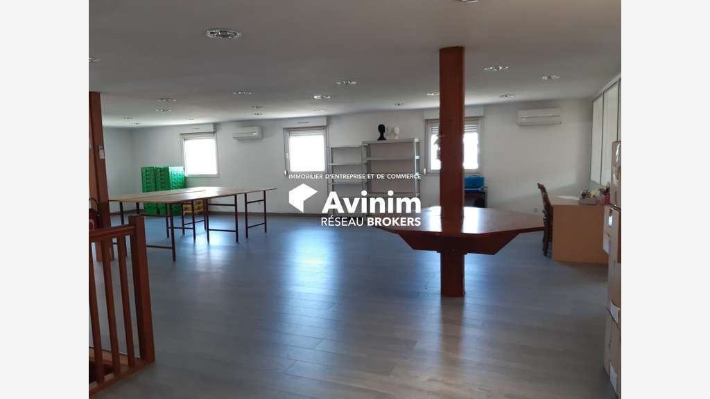 Vente local d'activités 600m² avec bureaux à Arbin