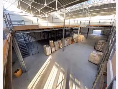 À vendre – Local industriel de 2 485,68 m² à Arge