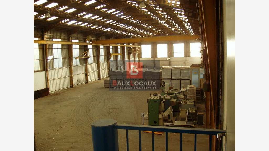 Vente locaux activités 2700m² à Arles