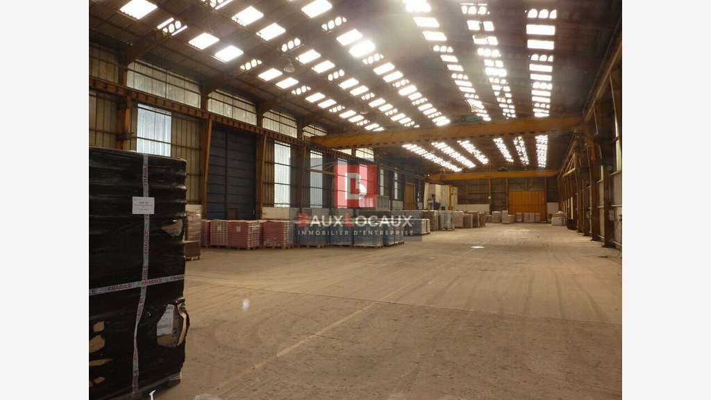Vente locaux activités 2700m² à Arles