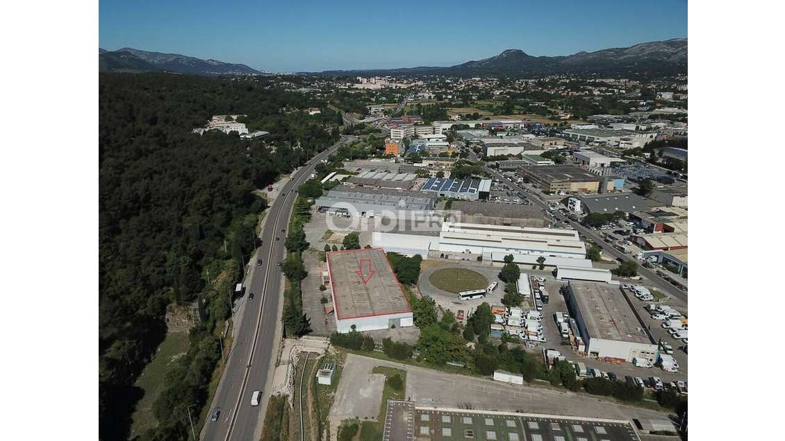 Entrepôt de 2470m² à vendre en ZI Paluds Aubagne