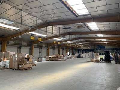 À vendre – Entrepôt logistique de 2 521 m² dans la