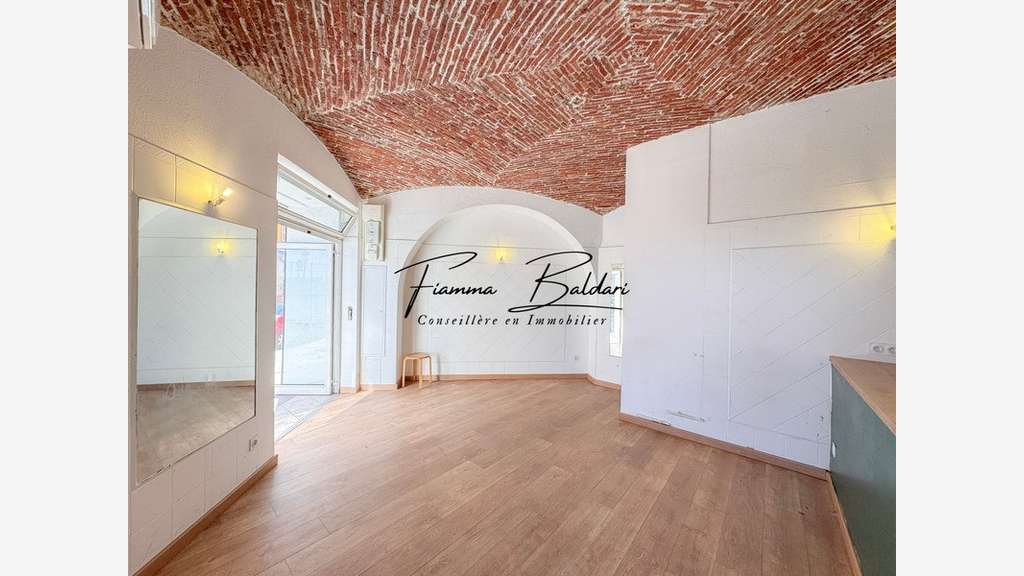 À Vendre Local Commercial 35m², Bastia, H