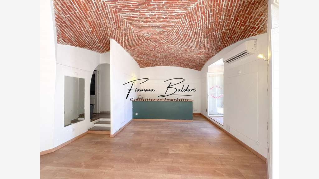 À Vendre Local Commercial 35m², Bastia, H