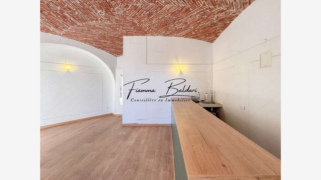 À Vendre Local Commercial 35m², Bastia, H