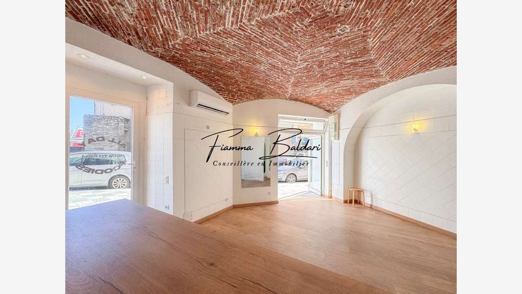 À Vendre Local Commercial 35m², Bastia, H