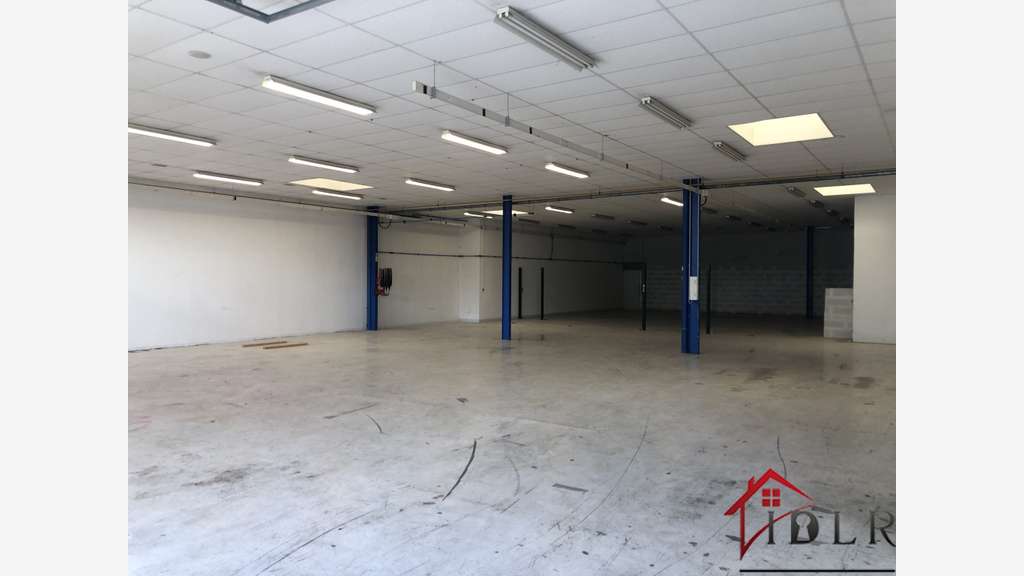 À vendre locaux 1700m² zone de Trepillot Besançon