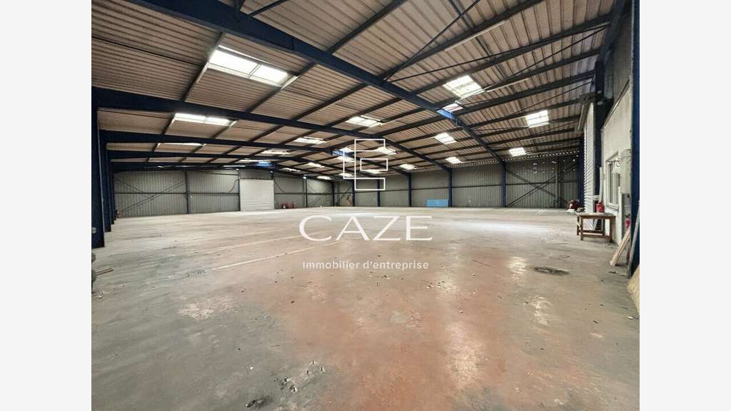 Vente bâtiment 2120m² à proximité immédiate N89