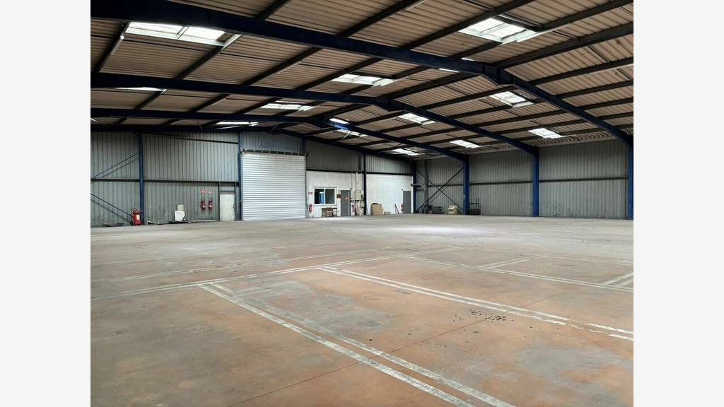 Vente bâtiment 2120m² à proximité immédiate N89