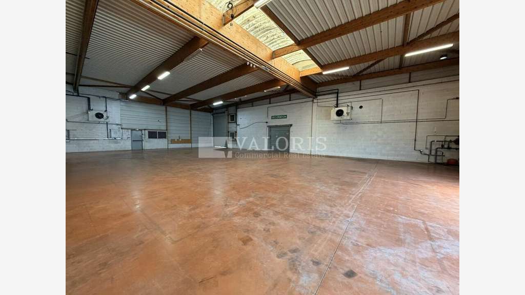 Local d'activité 602m² à vendre à Beynost