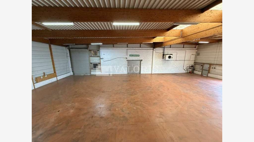 Local d'activité 602m² à vendre à Beynost