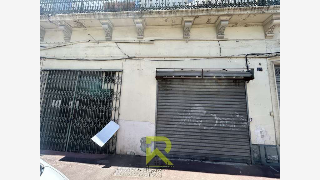 Béziers centre ville local commercial de 160m² sur