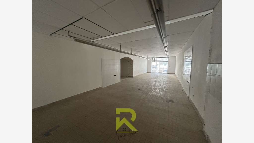 Béziers centre ville local commercial de 160m² sur