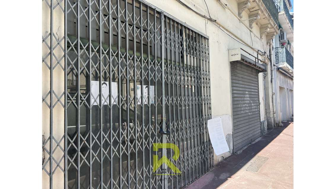 Béziers centre ville local commercial de 160m² sur