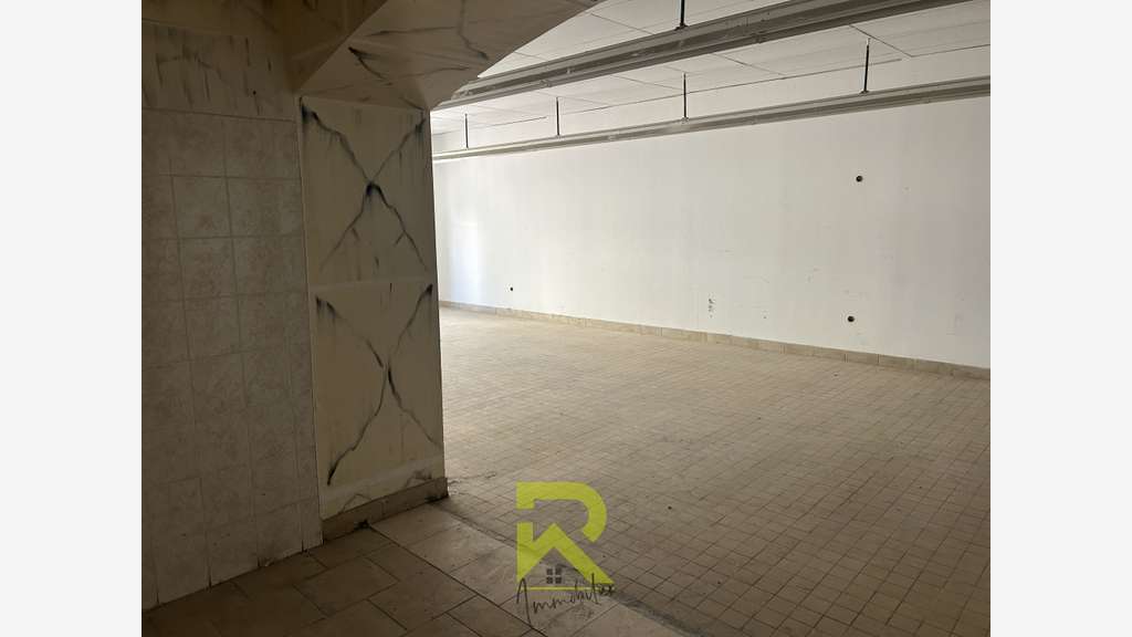 Béziers centre ville local commercial de 160m² sur
