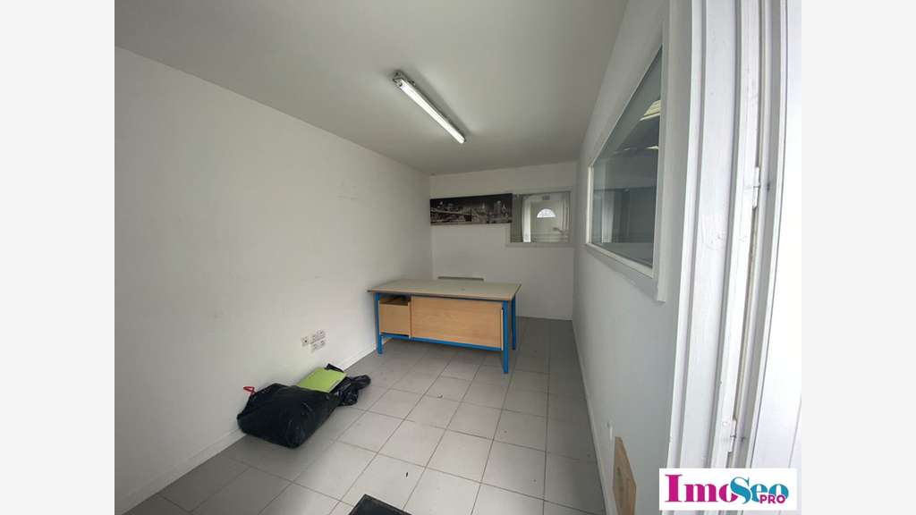 Entrepôt 130m² à vendre à Biganos A660 / D125