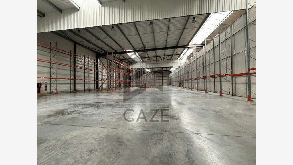 Bâtiment indépendant 4880m² à vendre à Blanquefort