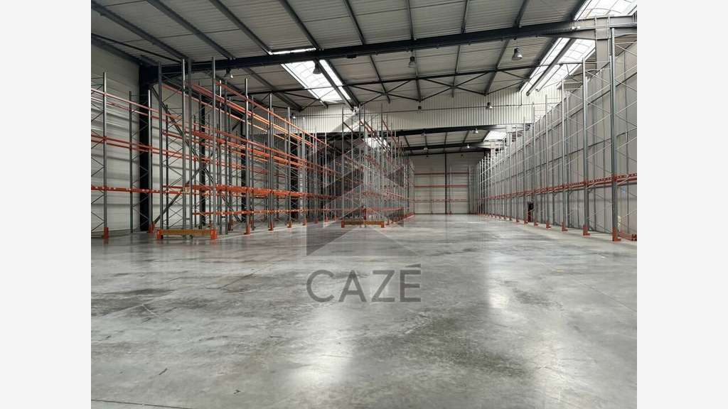 Bâtiment indépendant 4880m² à vendre à Blanquefort