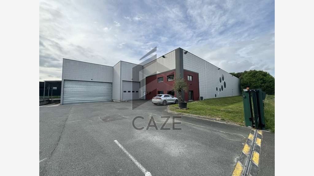 Bâtiment indépendant 4880m² à vendre à Blanquefort