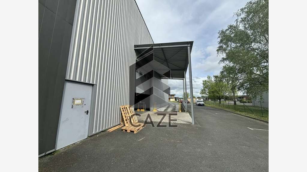 Bâtiment indépendant 4880m² à vendre à Blanquefort