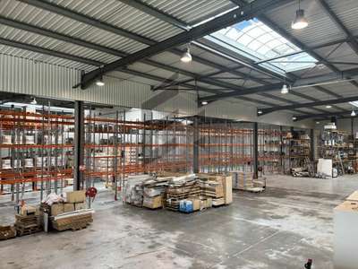 Bâtiment indépendant 4880m² à vendre à Blanquefort