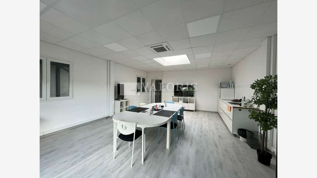 Vente local d'activité 302m² indépendant à Blyes