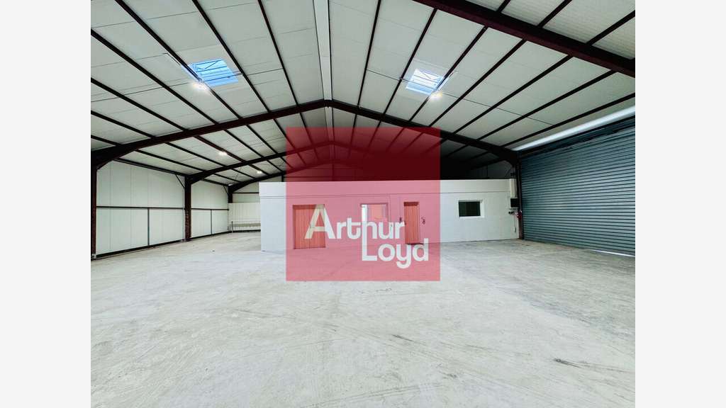 Local d'activité 1680m² à vendre à Bon-Encontre