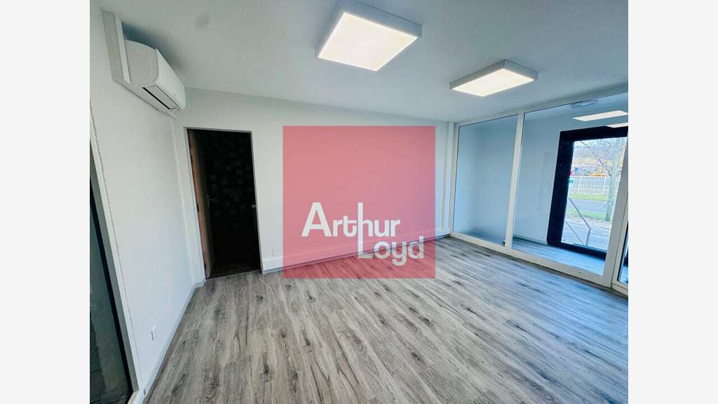 Local d'activité 1680m² à vendre à Bon-Encontre