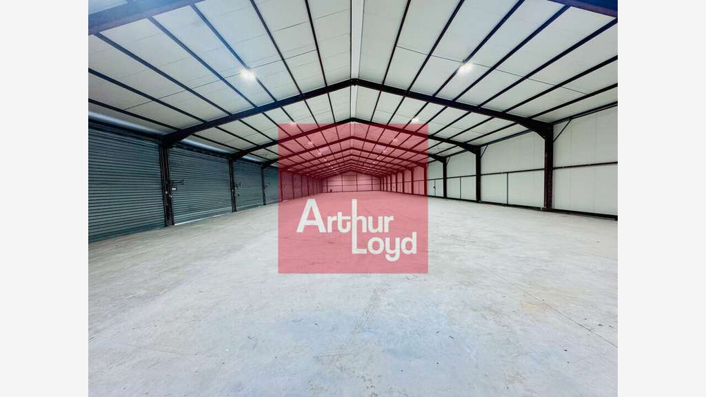 Local d'activité 1680m² à vendre à Bon-Encontre