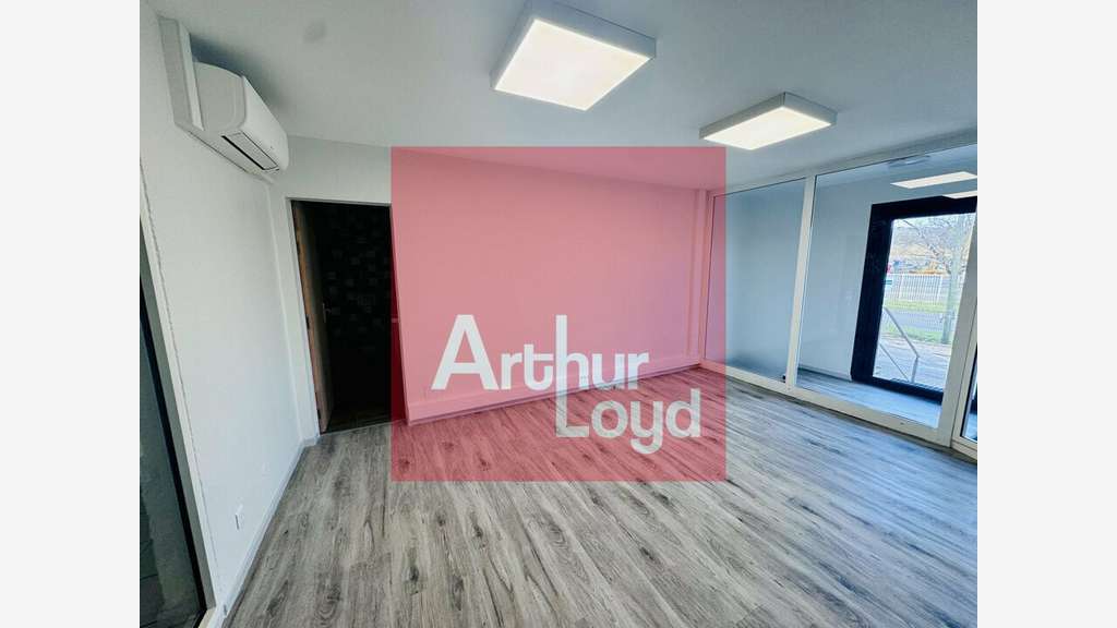 Local d'activité 1680m² à vendre à Bon-Encontre