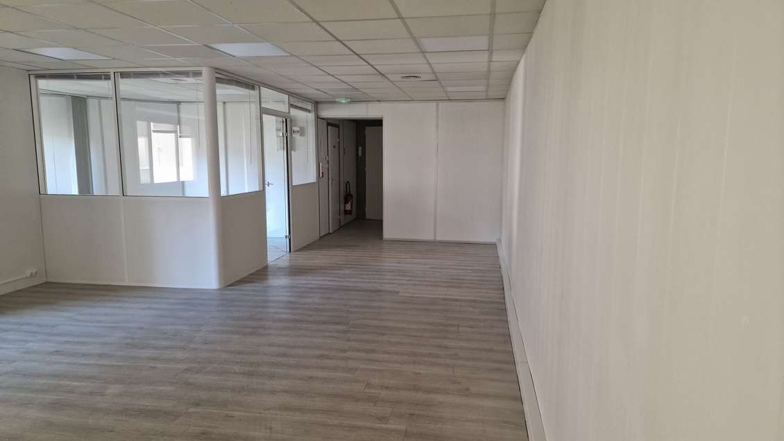 Vente murs de 70m² au 1er étage à Bordeaux