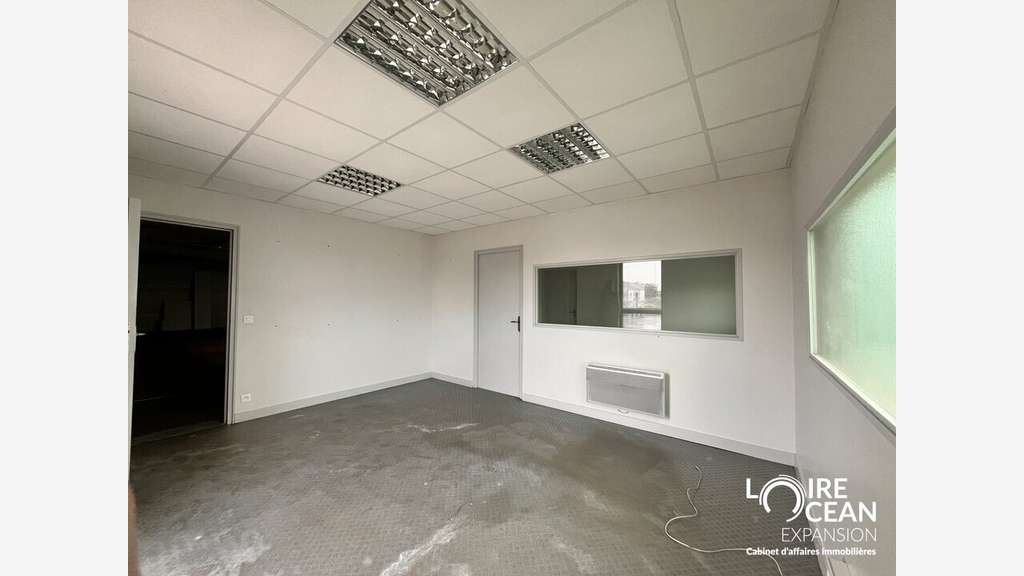 A vendre local d'activités de 330m² à Bouaye