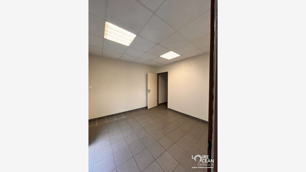 A vendre local d'activités de 330m² à Bouaye
