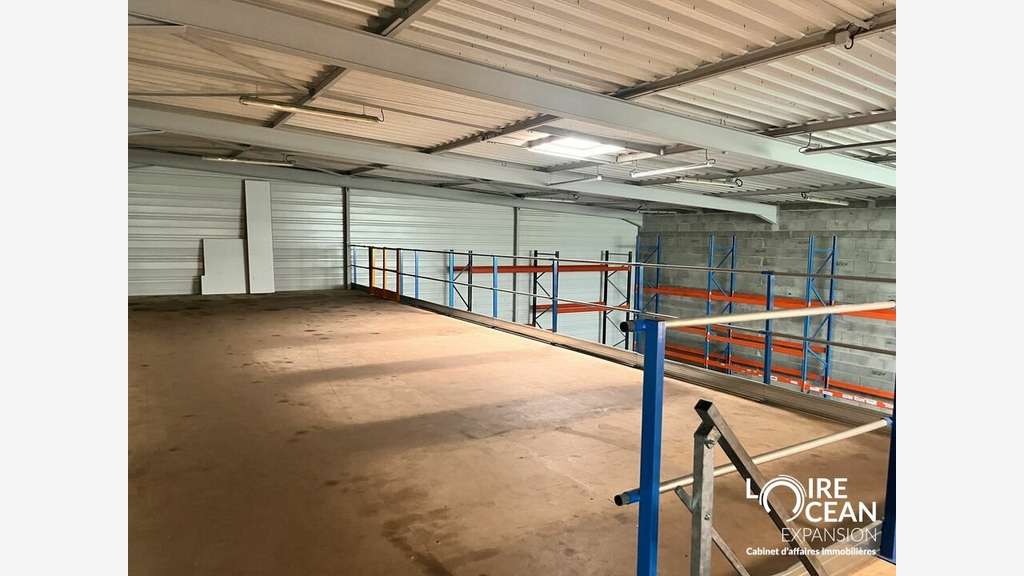 A vendre local d'activités de 330m² à Bouaye