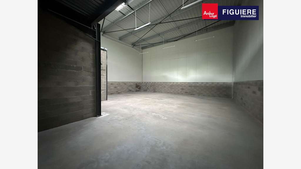 Locaux 1052m² div. ZA de La Malle à Bouc-Bel-Air