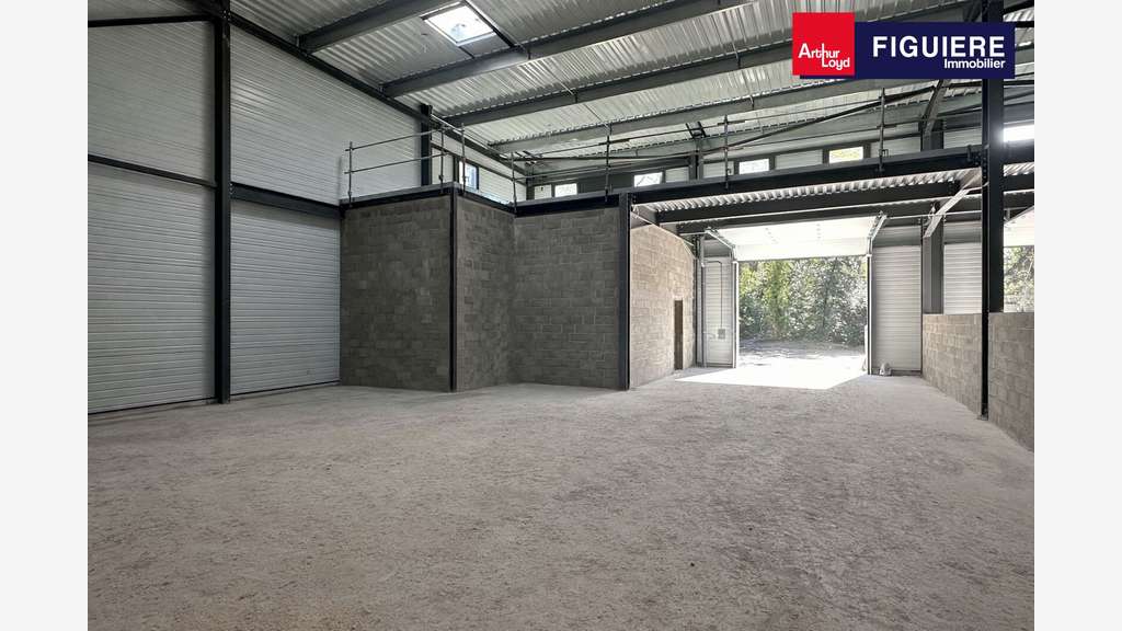 Locaux 1052m² div. ZA de La Malle à Bouc-Bel-Air