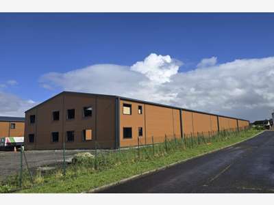 Cède entrepôt neuf bureaux de 1 440m² Bourg Achard