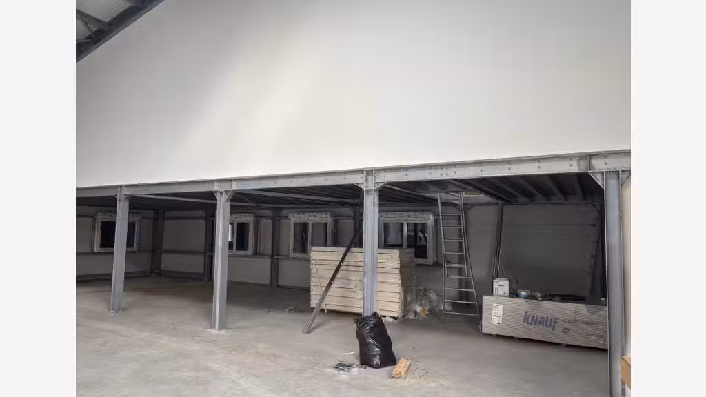 Cède entrepôt neuf bureaux de 1 440m² Bourg Achard
