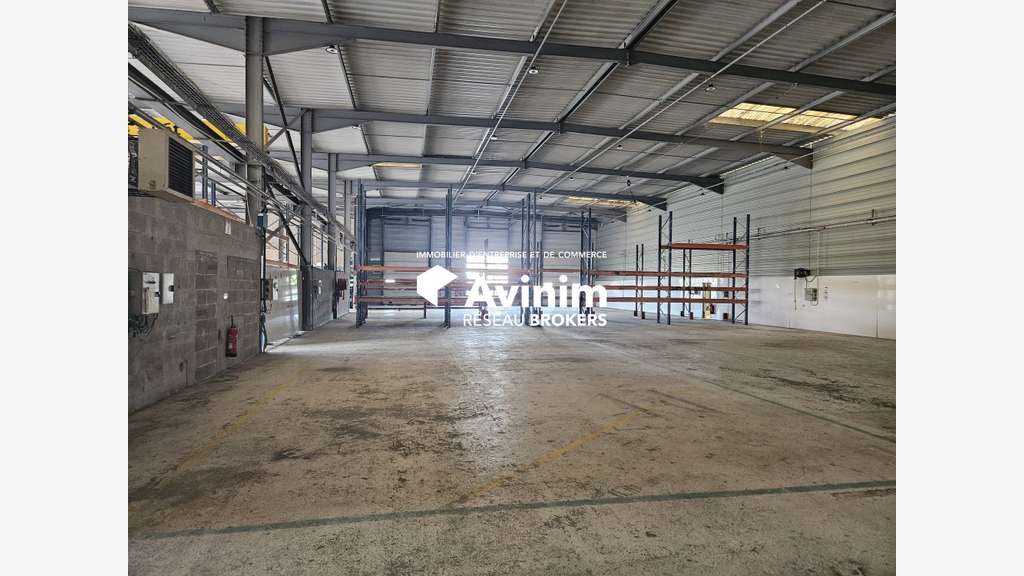 Vente locaux industriels bordure A40 Bourg Nord