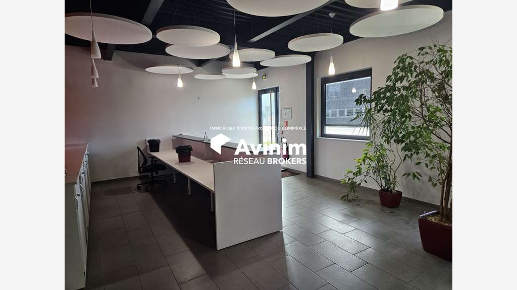 Vente locaux industriels bordure A40 Bourg Nord