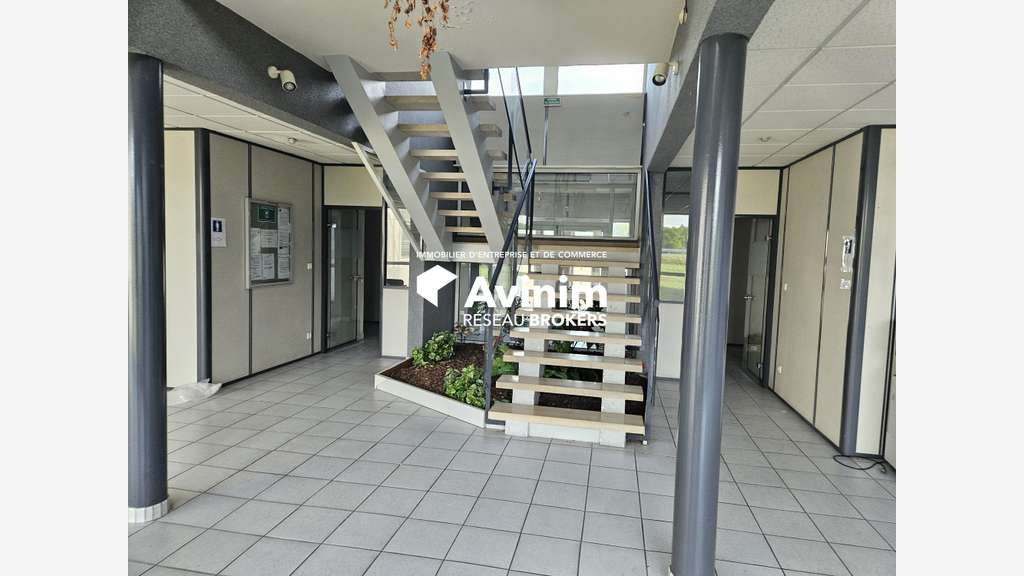 Vente locaux industriels bordure A40 Bourg Nord