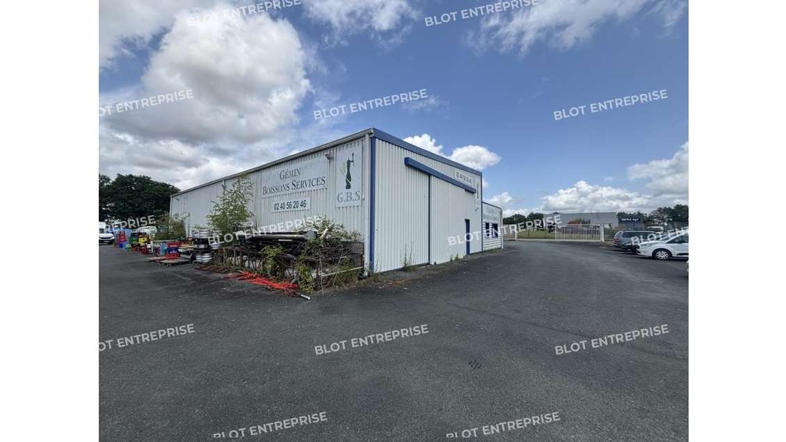 À VENDRE - À LOUER - LOCAUX D'ACTIVITÉS - 500 M² -
