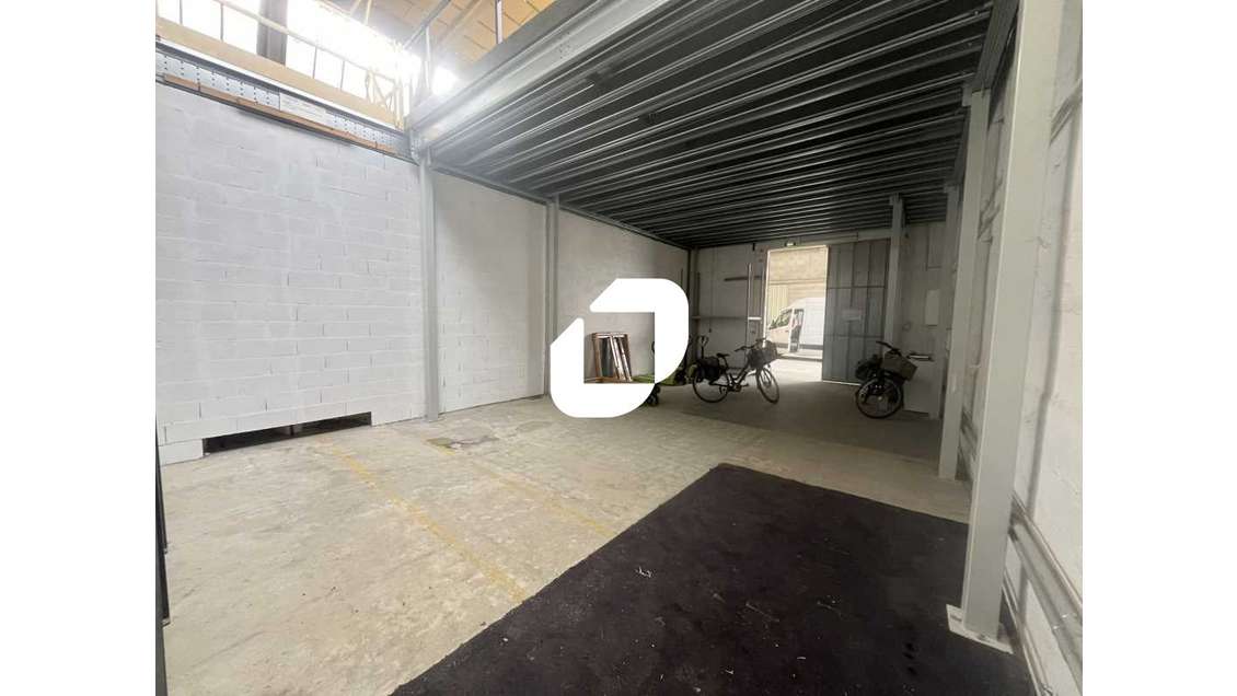 Vente Local d'activité 193m² Brieres les scelles