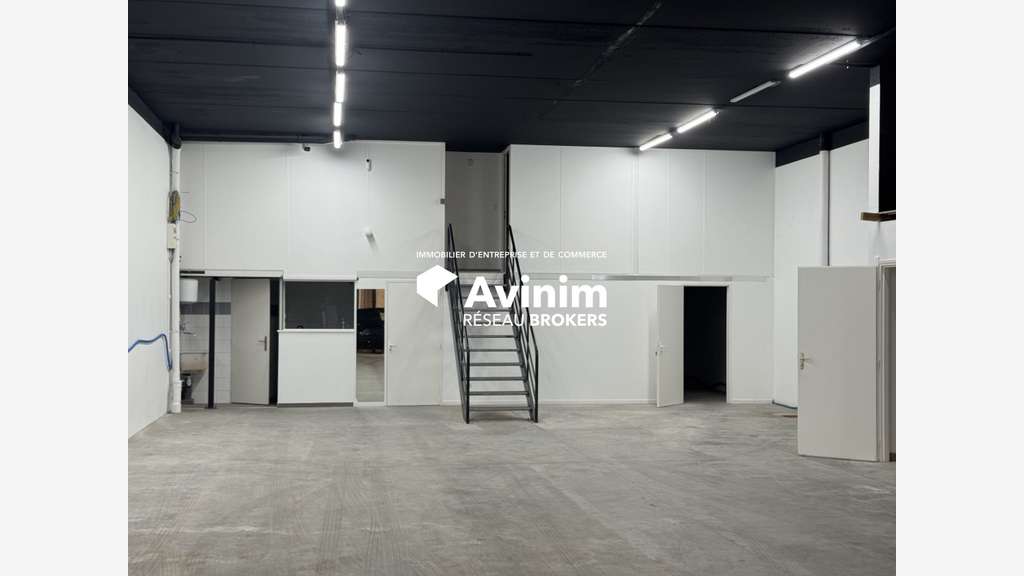 Vente local d'activité 254m² proche CGR à Brignais